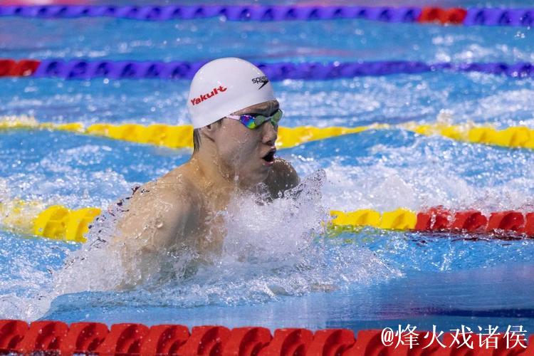 游泳世锦赛：覃海洋勇夺男子50米蛙泳铜牌